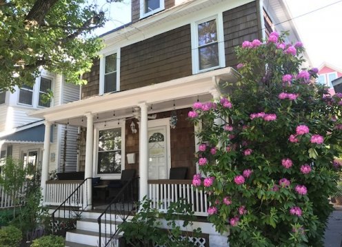 Cape Cod style house 2.5 blocks to the beach