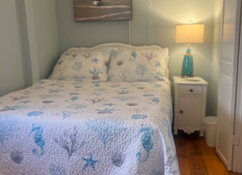 Aug 24-31 Available Welcoming Beach House Beauty short Walk to Beaches