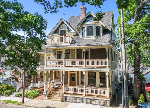 Magnificent Newly Restored Victorian -Ocean Grove Beach - Unit 1