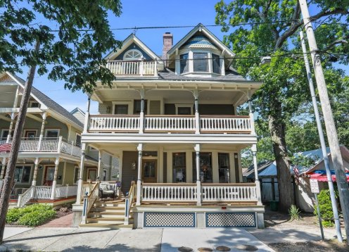 Magnificent Newly Restored Victorian -Ocean Grove Beach - Unit 3