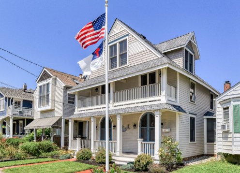 Winter 2026 $1,600 mo.  Summer $1,400 wk. 1.5 blocks from beach.