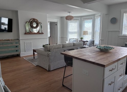 OCEAN GROVE WEEKLY SUMMER RENTAL WITH  A DRIVEWAY - FOR 1 CAR